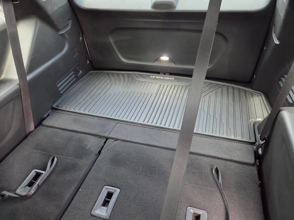 Used 2023 Chevrolet Traverse RS FWD image 8