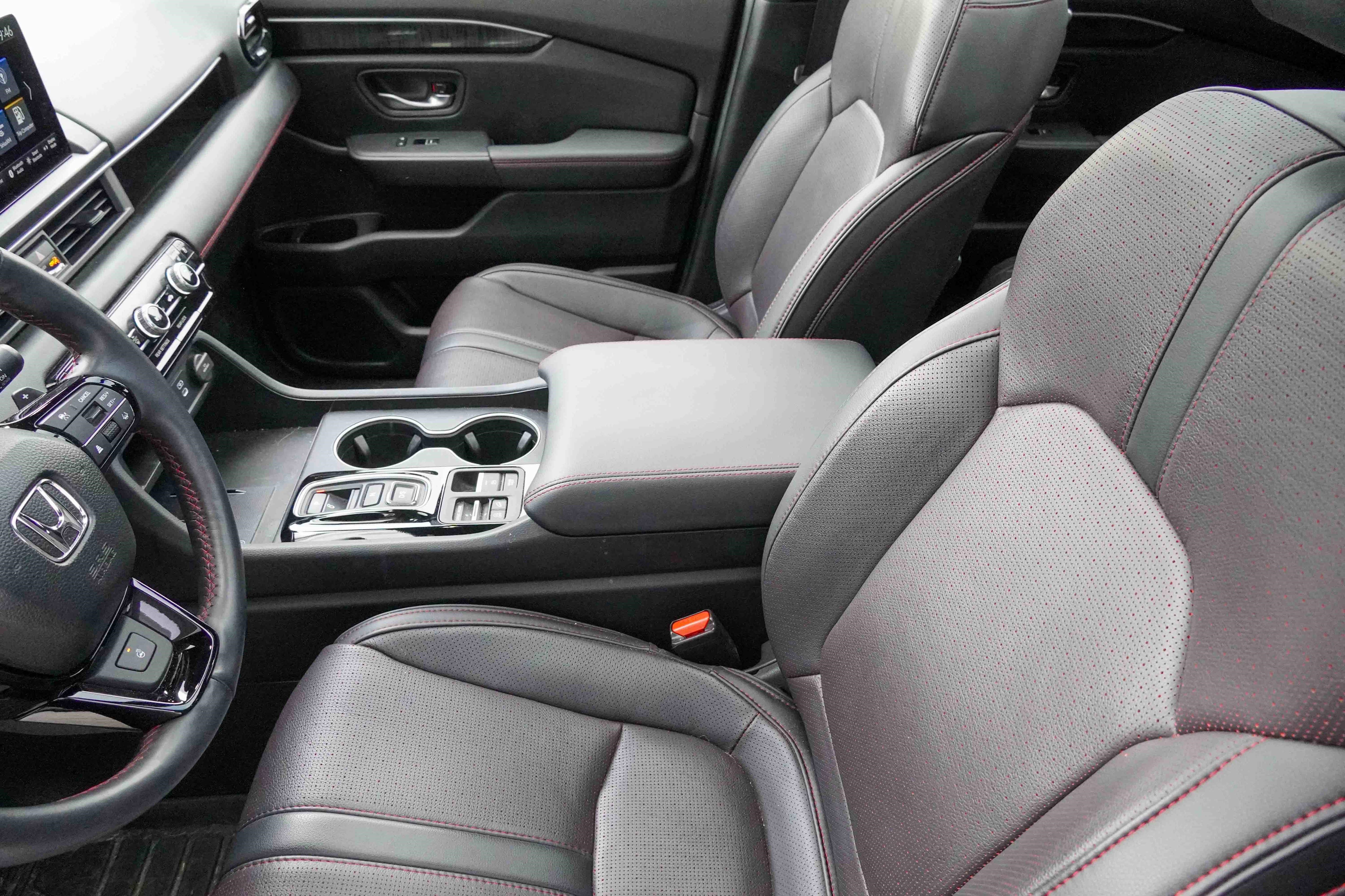 Used 2025 Honda Pilot Black Edition image 11