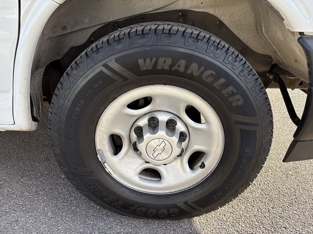 Used 2020 Chevrolet Express 3500 w/ Driver Convenience Package image 24