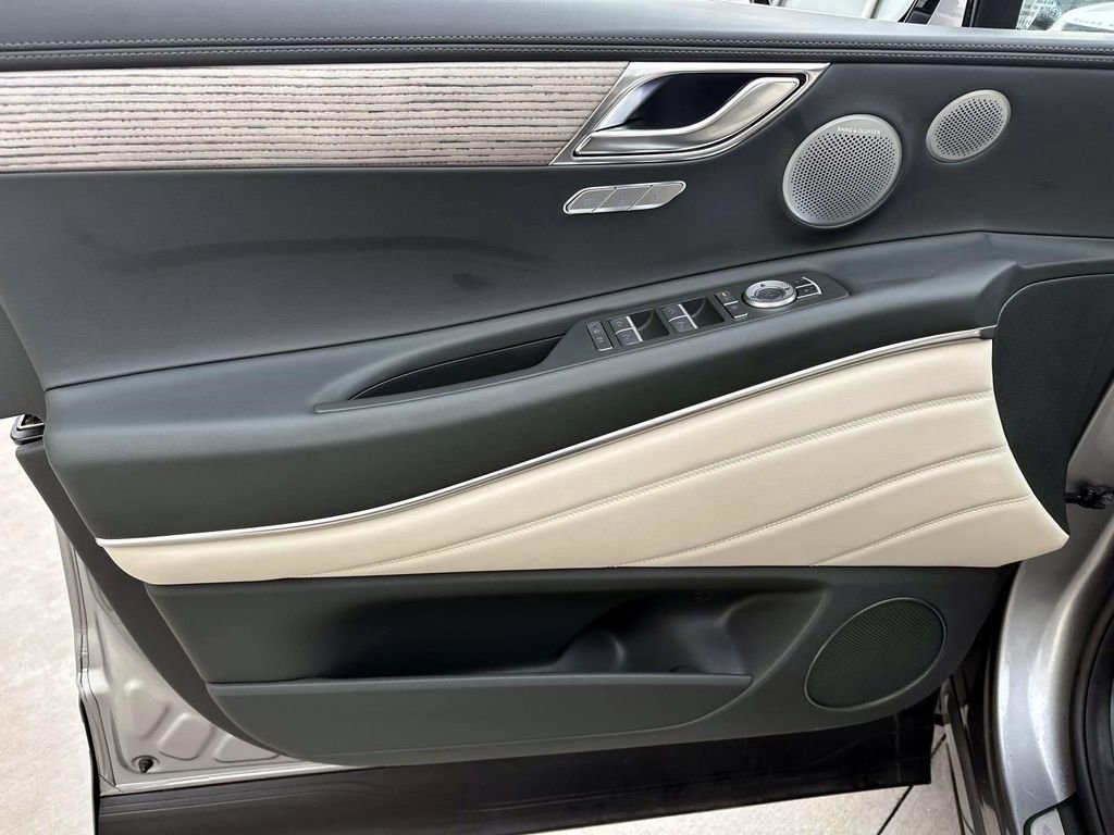 Used 2025 Genesis GV80 3.5T Prestige image 11