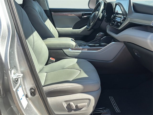 Used 2021 Toyota Highlander Platinum image 11