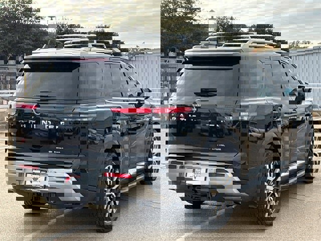 Used 2022 Nissan Pathfinder Platinum w/ Lighting Package (N93) image 9