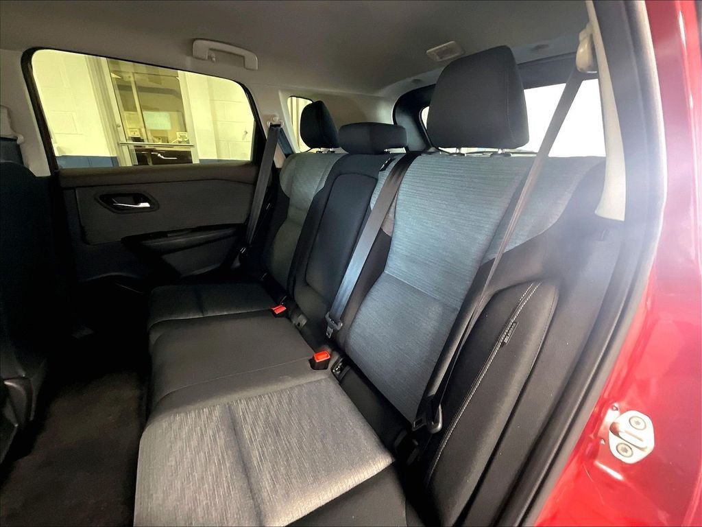 Used 2023 Nissan Rogue SV AWD/4WD image 15