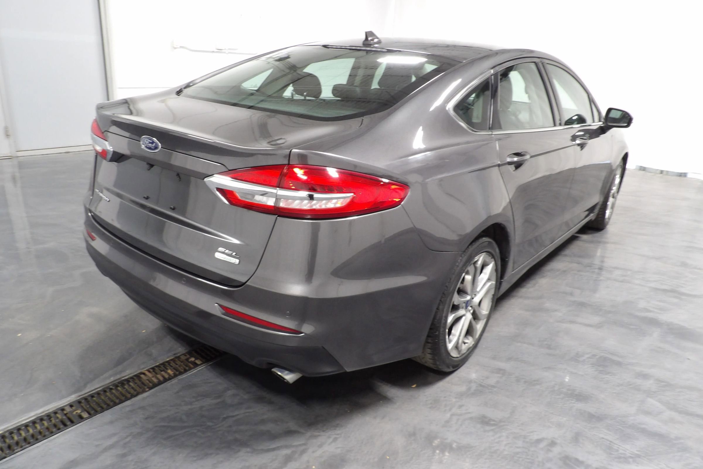 Used 2019 Ford Fusion SEL FWD image 4
