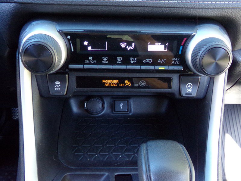 Used 2021 Toyota RAV4 LE AWD/4WD image 28