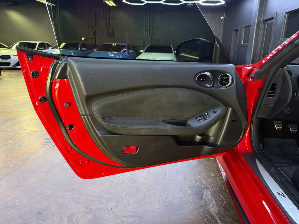 Used 2016 Nissan 370Z NISMO RWD image 12