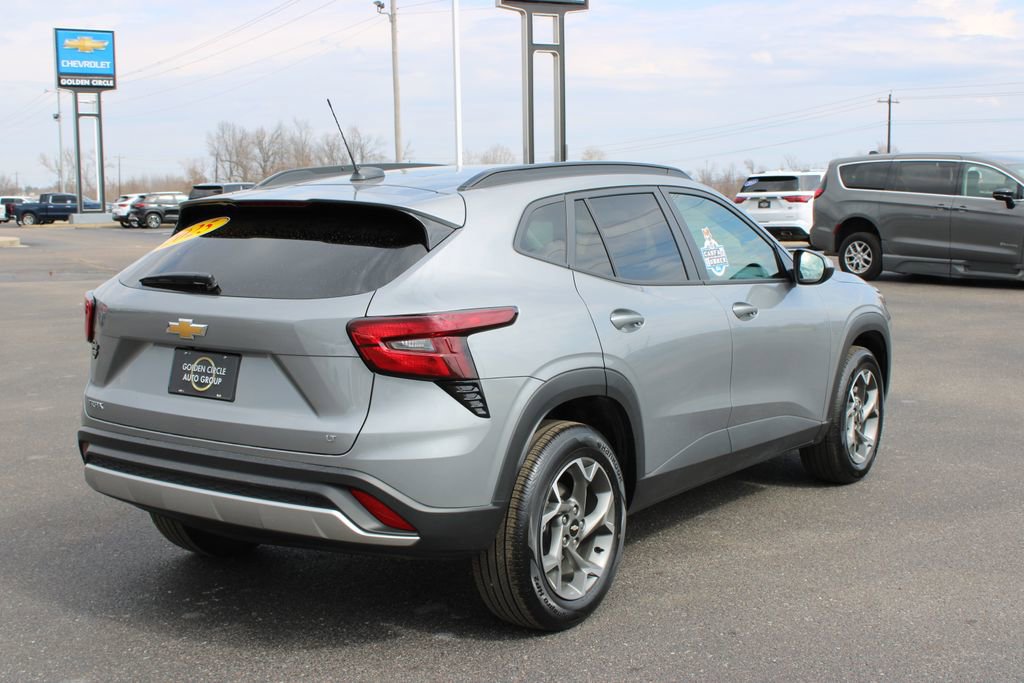 Used 2025 Chevrolet Trax LT image 9