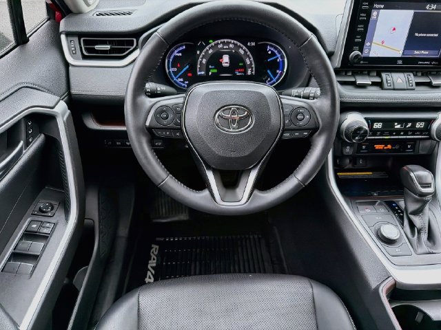Used 2020 Toyota RAV4 Limited AWD/4WD image 22