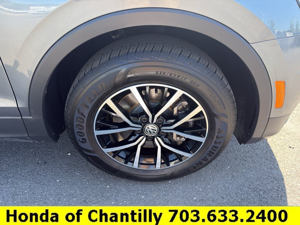 Used 2021 Volkswagen Tiguan SE w/ 3rd Row Seat Package AWD/4WD image 26