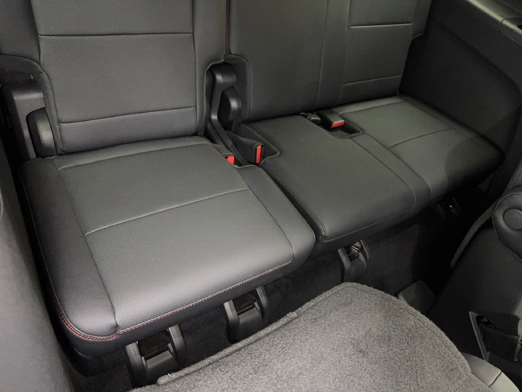 Used 2024 Chevrolet Traverse RS FWD image 42