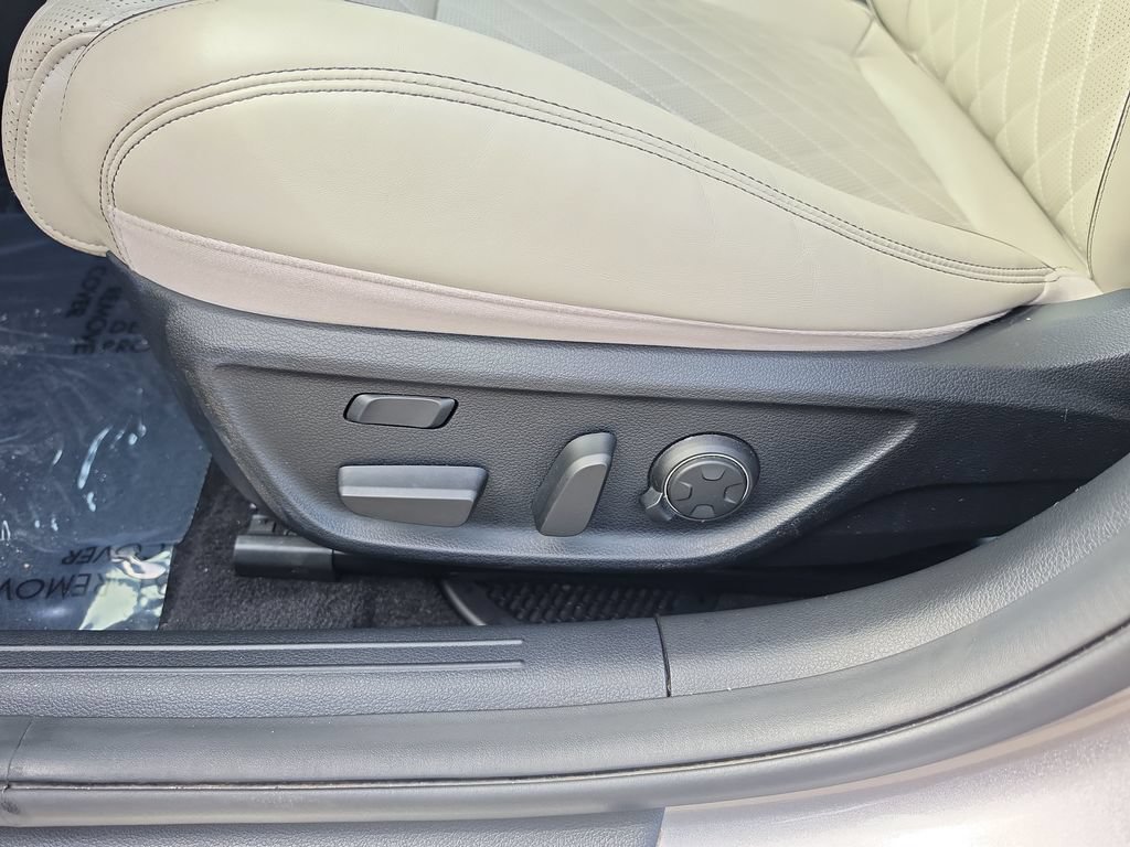Used 2023 Genesis G70 3.3T w/ Sport Prestige Package RWD image 12