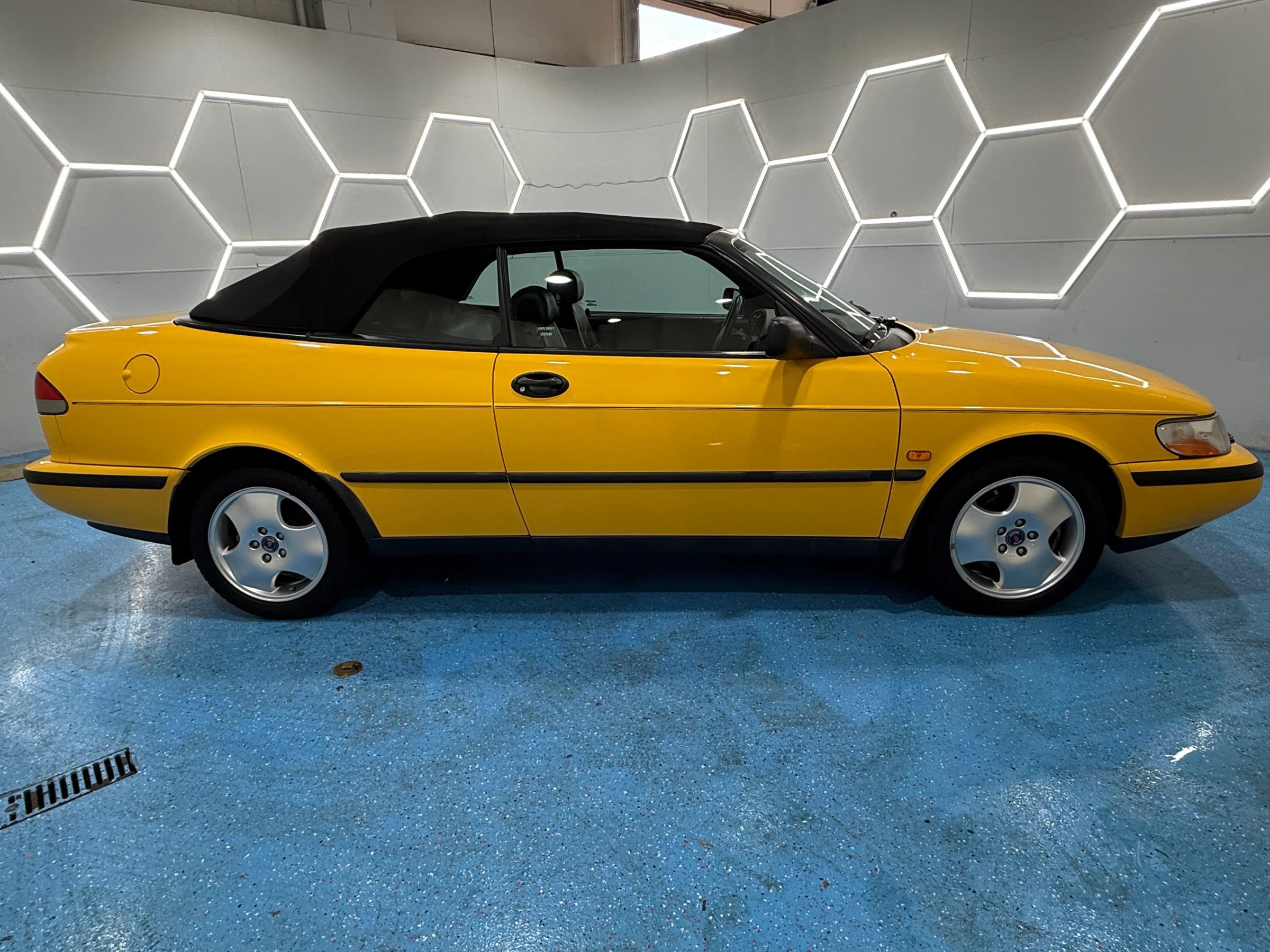 Used 1998 Saab 900 SE Turbo FWD image 3