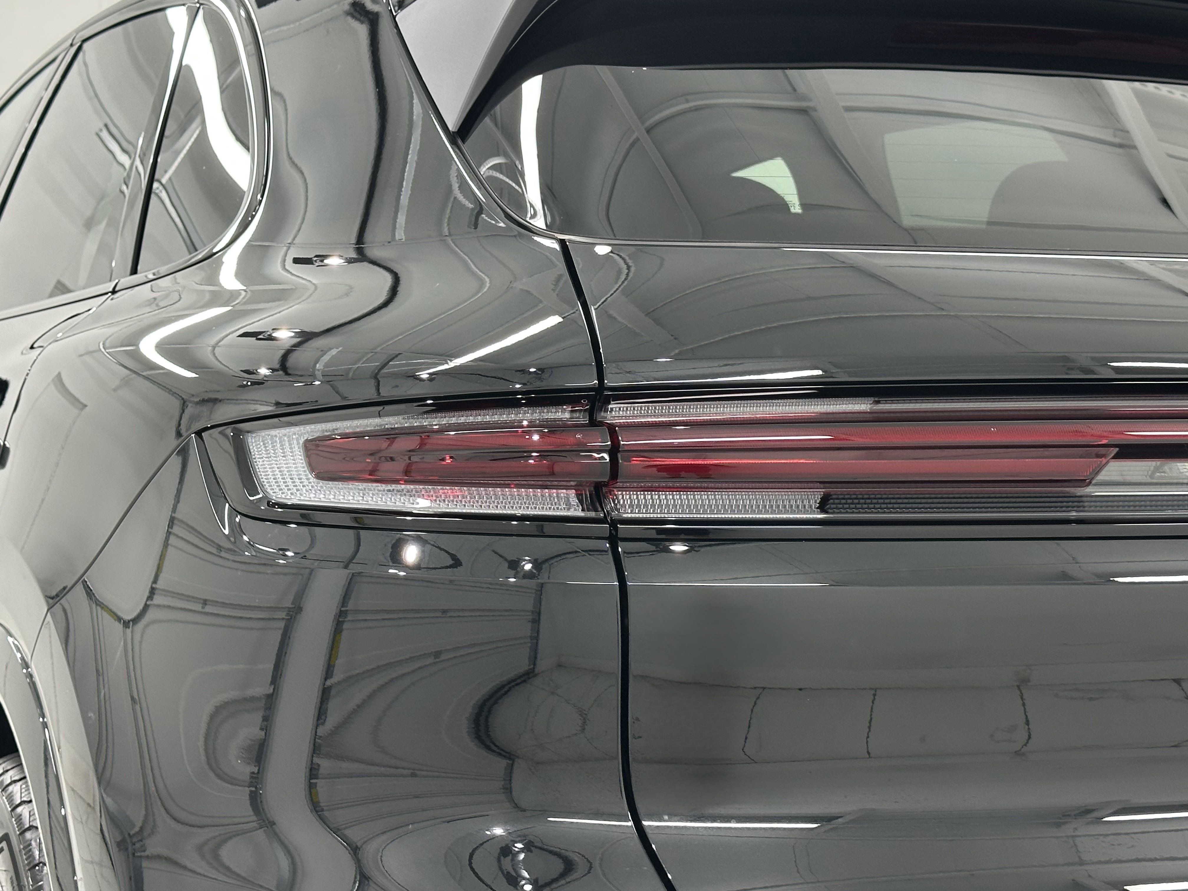 Certified 2025 Porsche Cayenne image 18