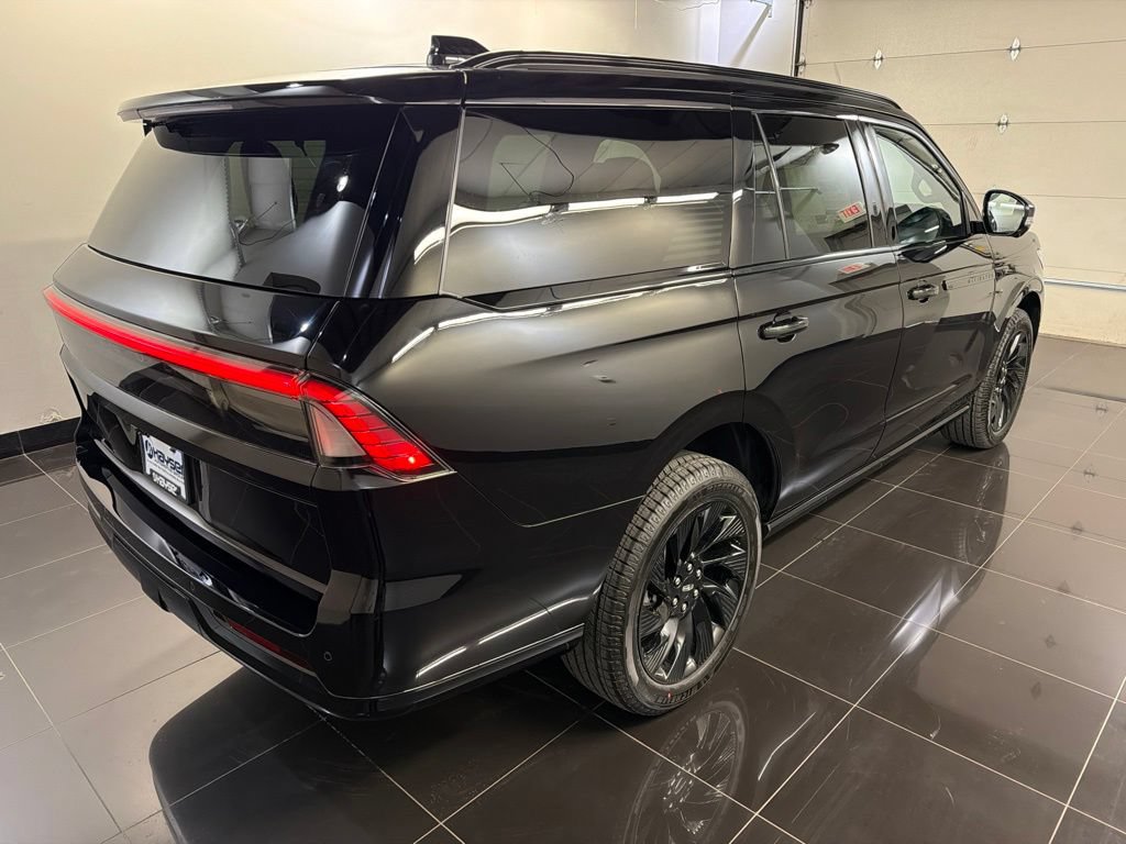 New 2026 Lincoln Navigator Reserve w/ Jet Appearance Package AWD/4WD image 6