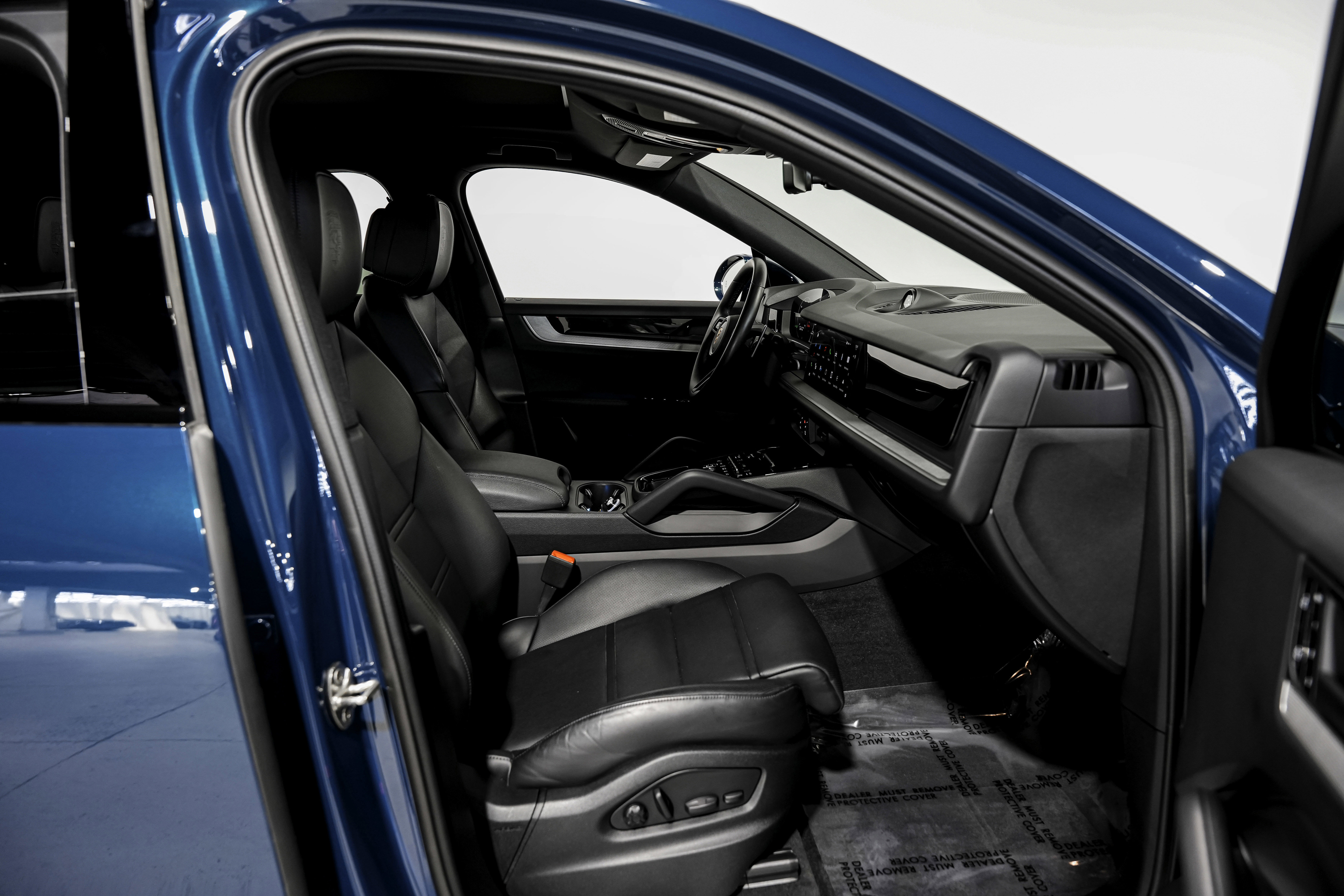 Used 2024 Porsche Cayenne Coupe image 27