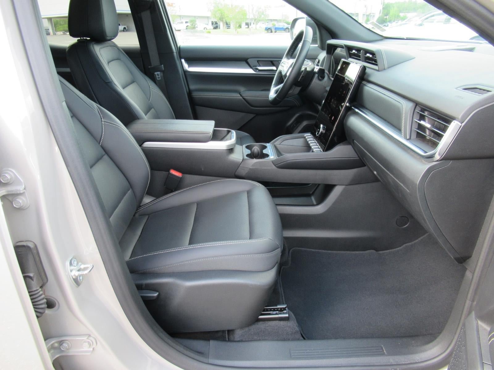 Used 2025 GMC Terrain Elevation w/ Elevation Premium Package AWD/4WD image 9