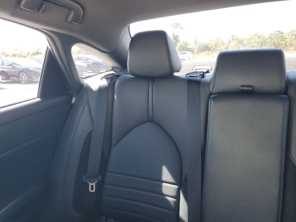 Used 2020 Toyota Avalon XSE image 12