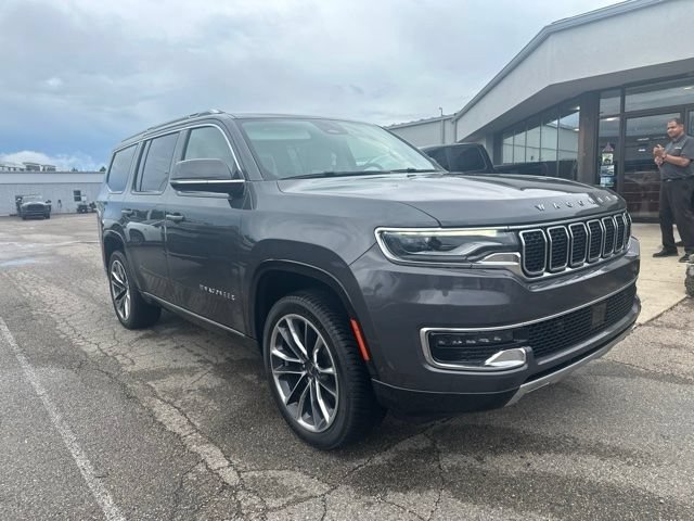 Used 2022 Jeep Wagoneer Series III w/ Premium Group I AWD/4WD image 3