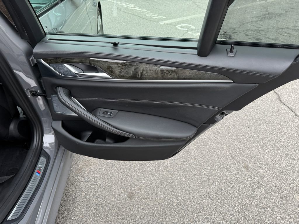 Used 2022 BMW M550i xDrive w/ Dynamic Handling Package image 28