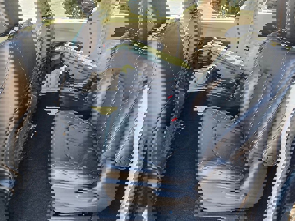 Used 2024 Chrysler Pacifica Select image 17