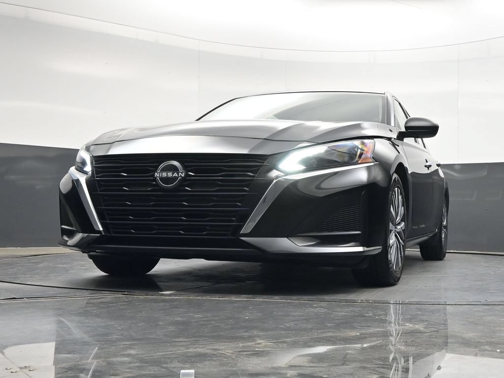 Used 2024 Nissan Altima 2.5 SV FWD image 32