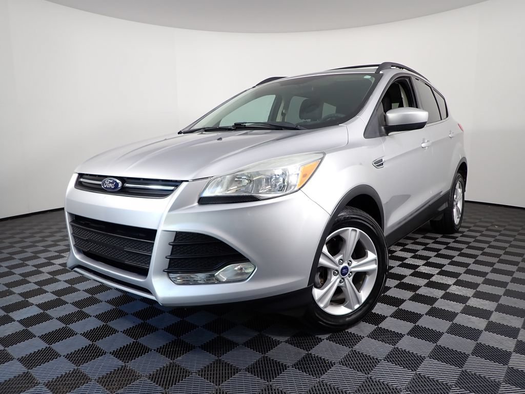 Used 2016 Ford Escape SE w/ Equipment Group 201A FWD image 2