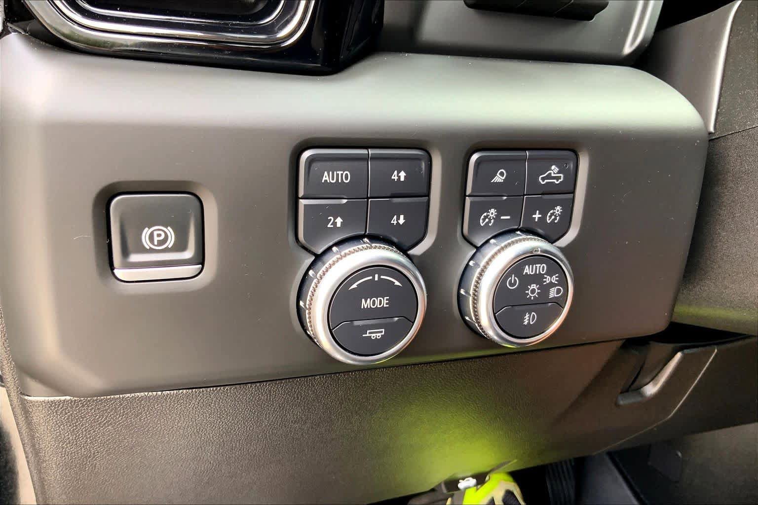 Used 2025 GMC Sierra 2500 AT4 w/ AT4 Premium Plus Package image 65