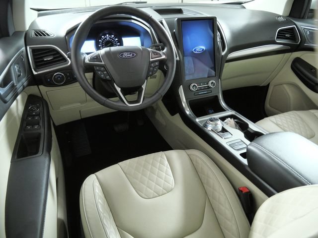 Certified 2023 Ford Edge Titanium AWD/4WD image 4