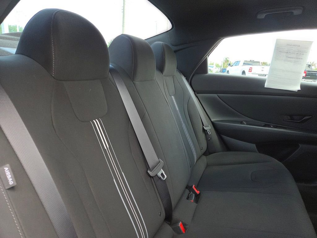 Used 2025 Hyundai Elantra Sport FWD image 14