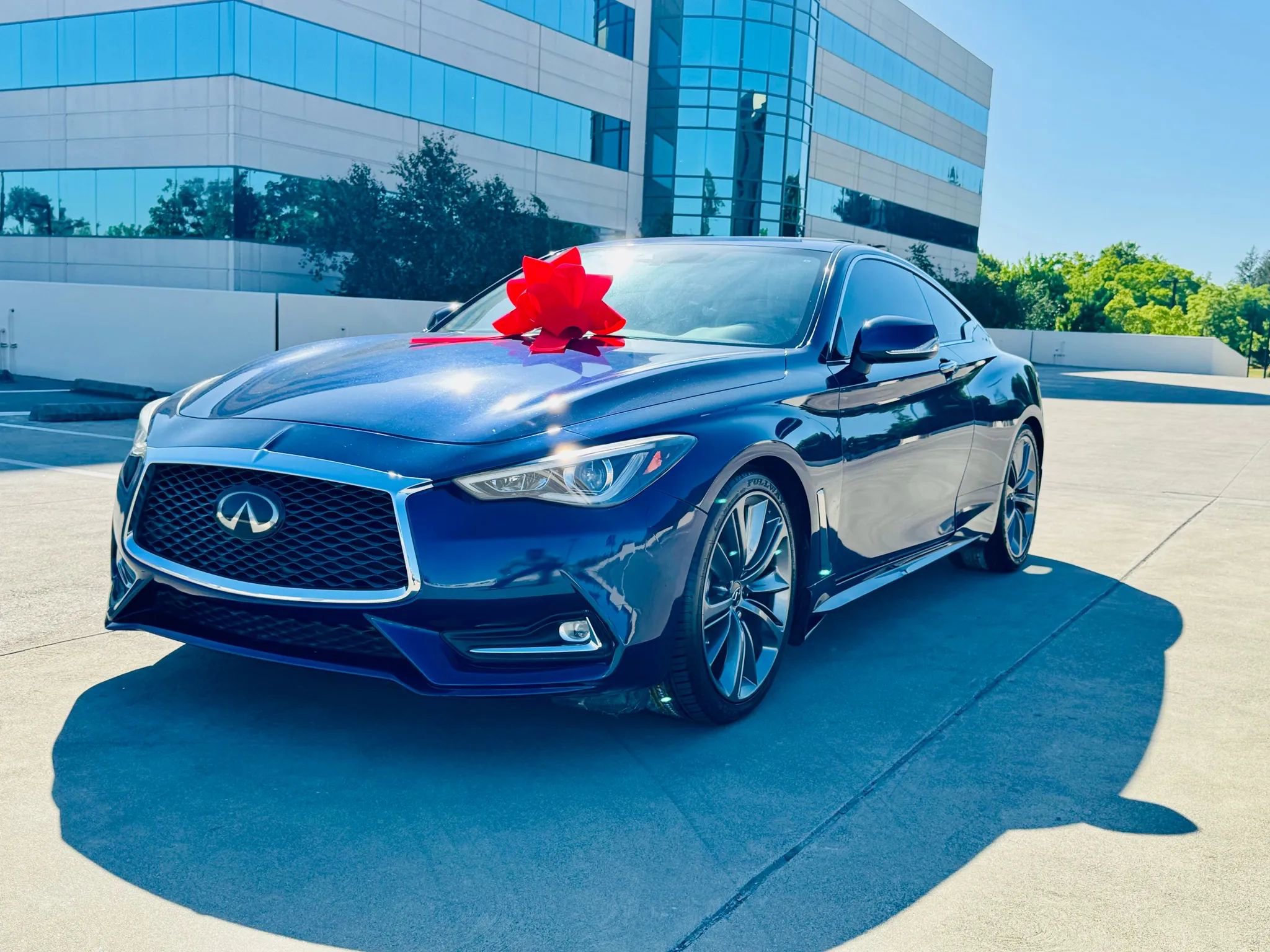 Used 2019 INFINITI Q60 3.0t Luxe w/ Cargo Package RWD image 17