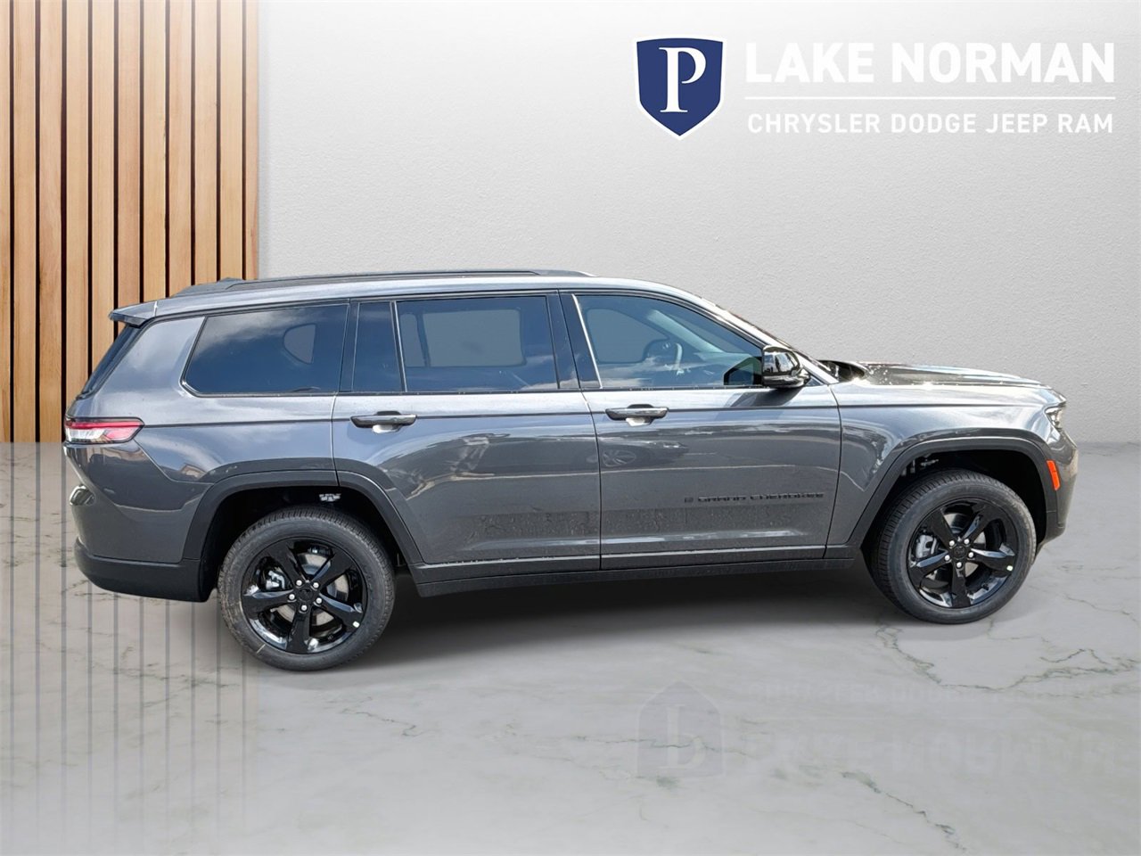 New 2025 Jeep Grand Cherokee L Limited w/ Black Appearance Package image 9