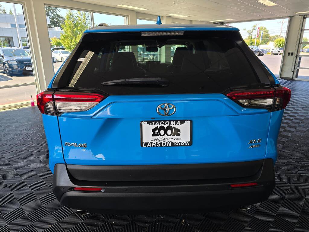 Used 2019 Toyota RAV4 XLE Premium AWD/4WD image 4