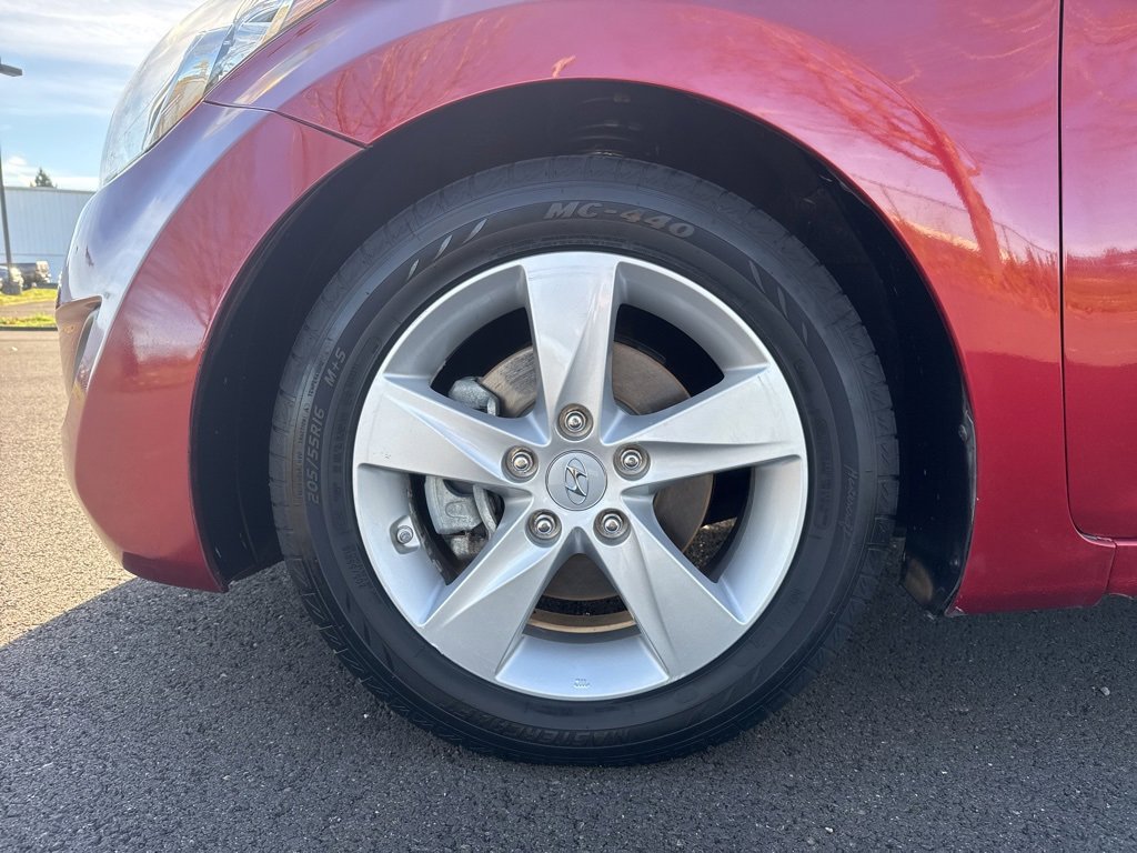 Used 2013 Hyundai Elantra GLS image 9