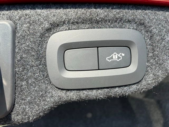 Used 2019 Volvo S60 T6 R-Design image 31