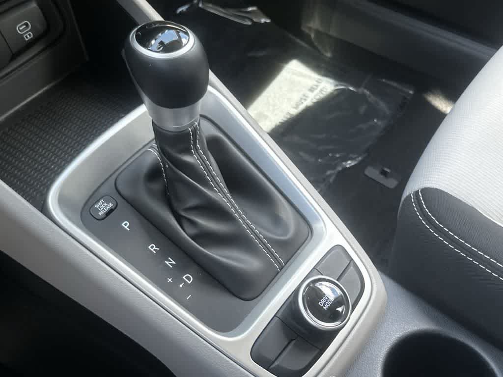 Used 2025 Hyundai Venue SEL FWD image 28