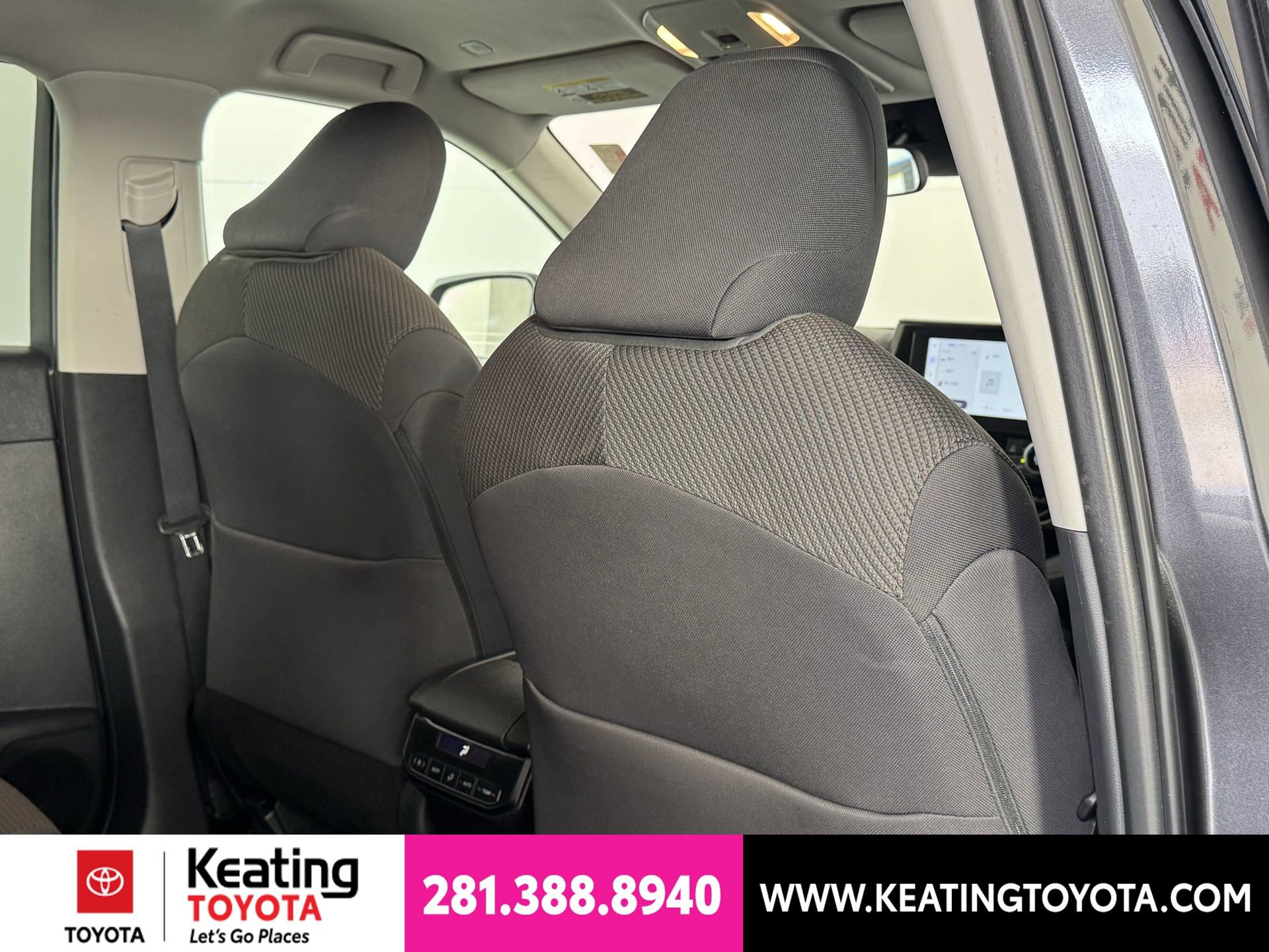 Used 2025 Toyota Highlander LE FWD image 19