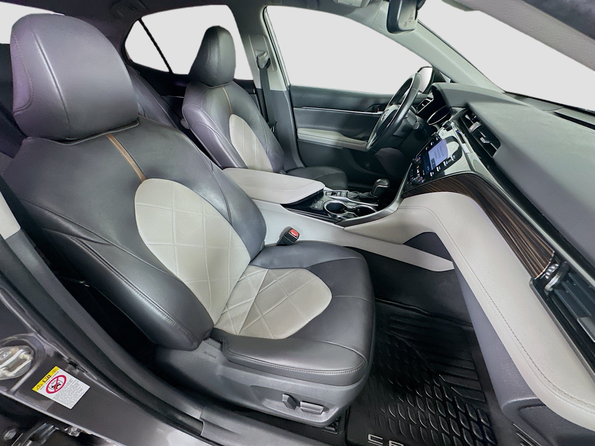 Used 2019 Toyota Camry XLE FWD image 29