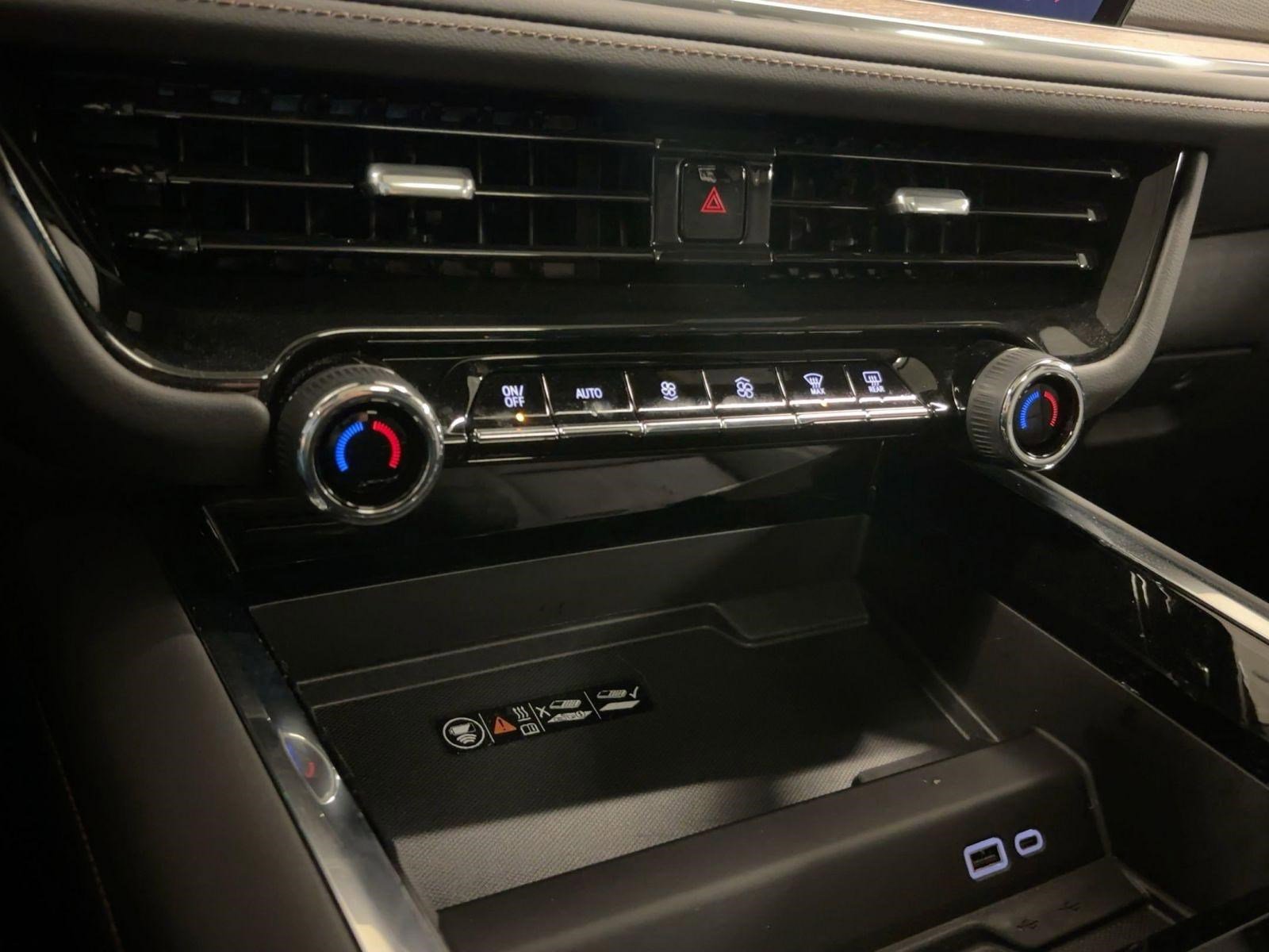 Certified 2025 Chevrolet Suburban High Country image 26