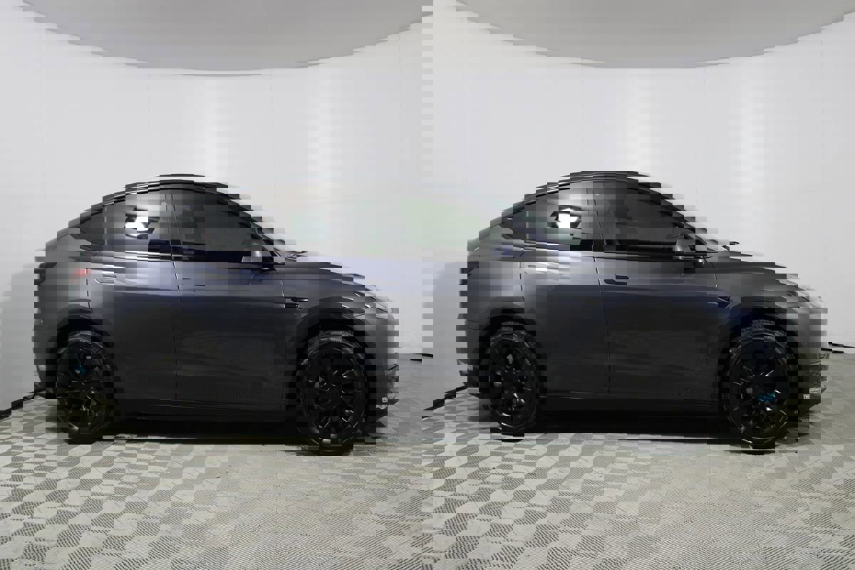 Used 2022 Tesla Model Y Long Range image 32