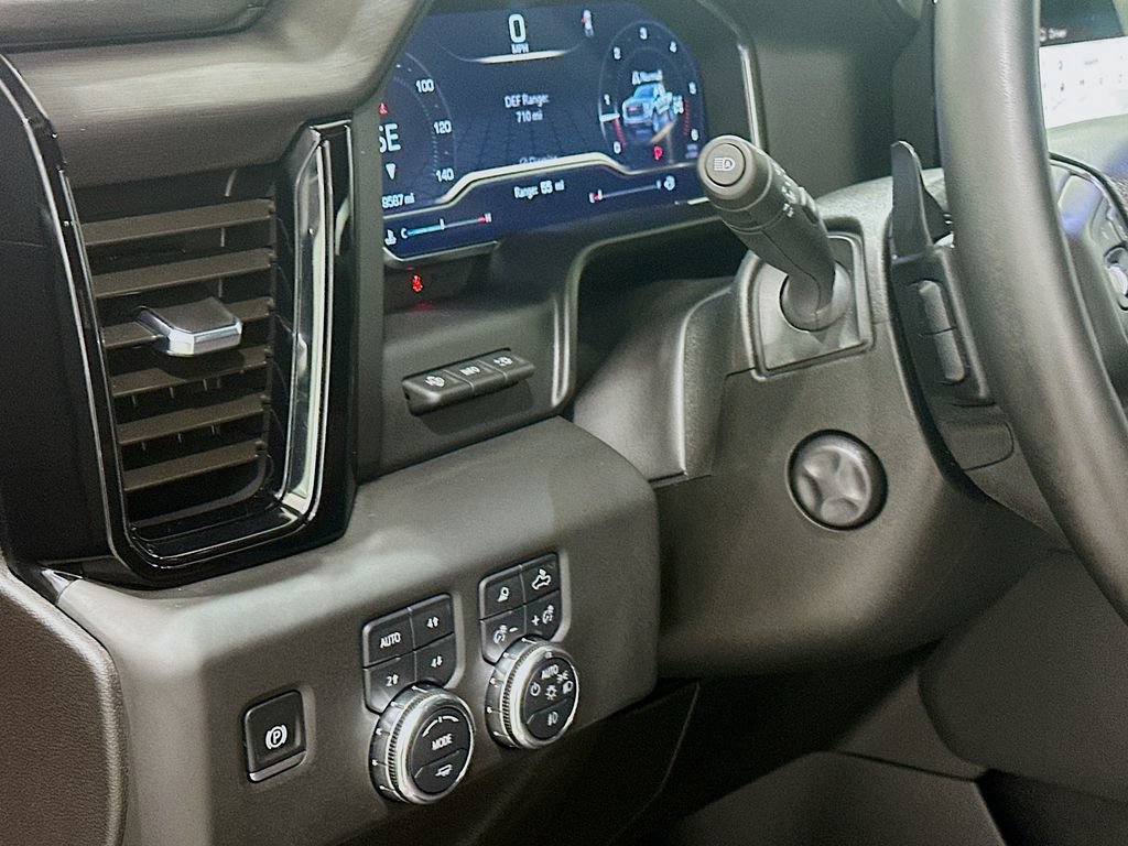 Used 2025 GMC Sierra 1500 AT4 w/ AT4 Premium Package AWD/4WD image 10