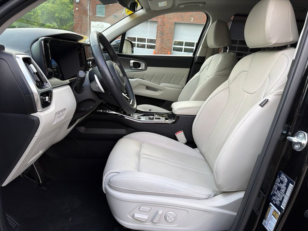 Certified 2023 Kia Sorento SX Prestige w/ Panoramic Sunroof Package AWD/4WD image 16