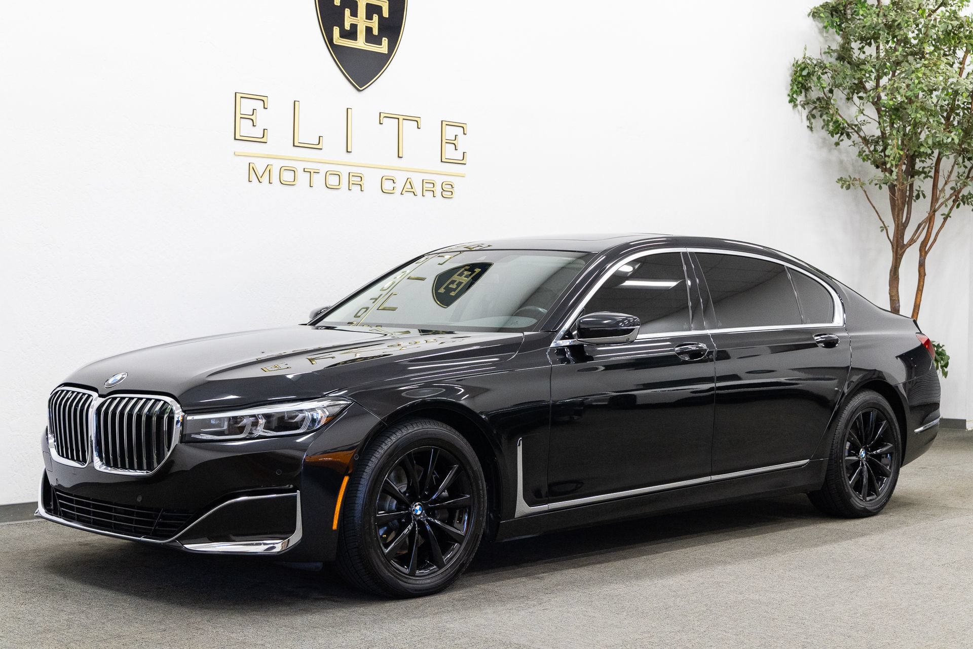 Used 2021 BMW 740i RWD image 1