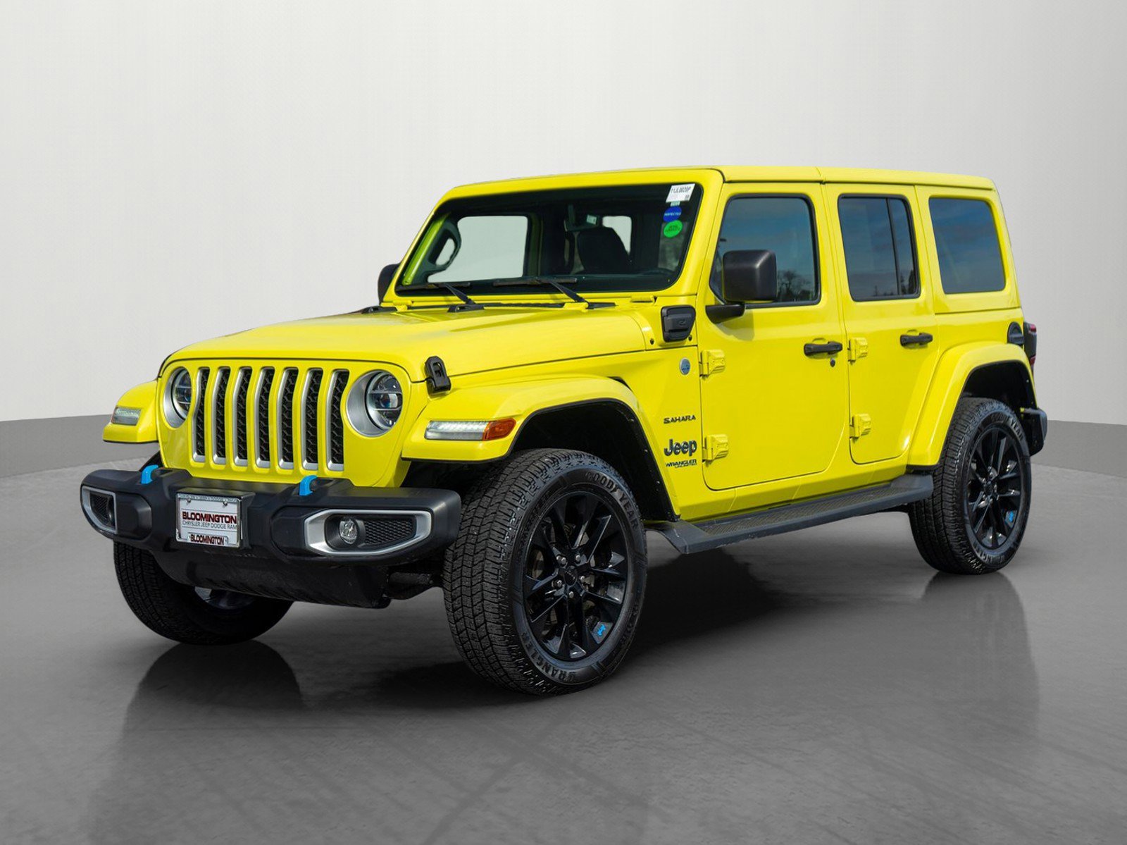 Used 2022 Jeep Wrangler Unlimited Sahara w/ Cold Weather Group image 3