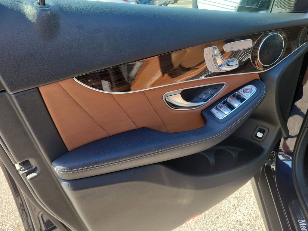 Used 2021 Mercedes-Benz GLC 300 image 19