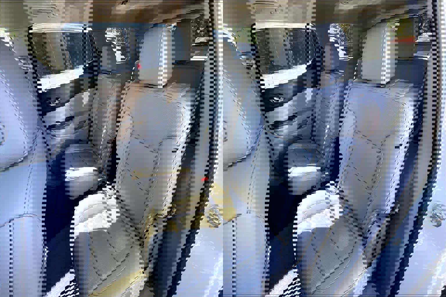 Used 2021 GMC Acadia SLT image 25