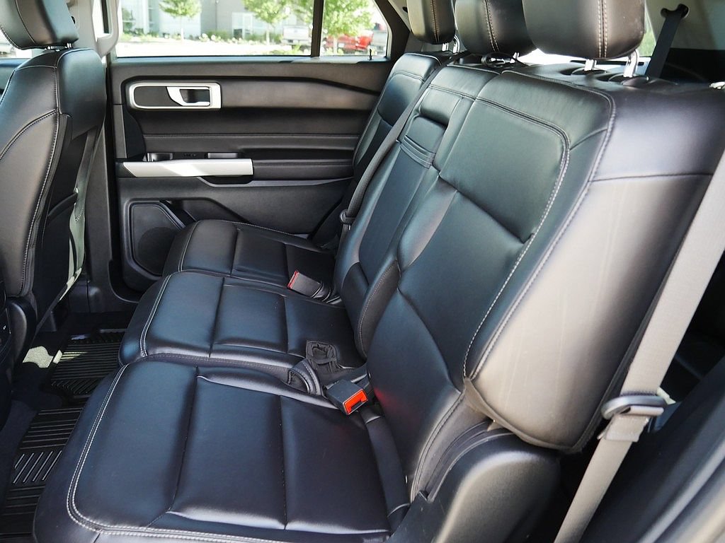 Used 2023 Ford Explorer XLT w/ Equipment Group 202A AWD/4WD image 17