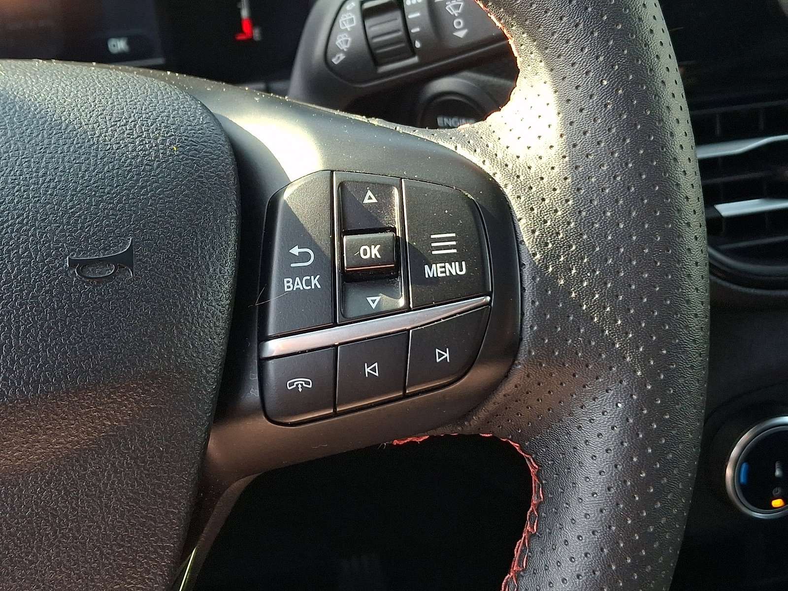 Used 2025 Ford Escape ST-Line w/ Equipment Group 301A FWD image 22