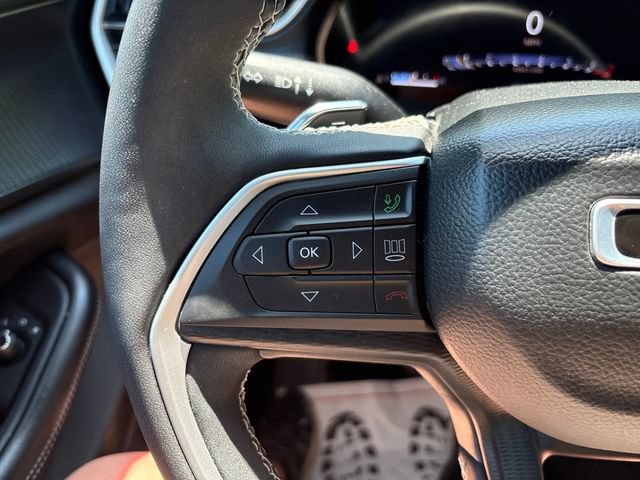Used 2024 Jeep Grand Cherokee Laredo w/ Luxury Tech Group I AWD/4WD image 11