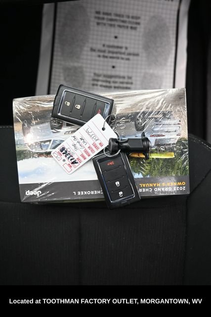 Used 2023 Jeep Grand Cherokee L Laredo AWD/4WD image 11