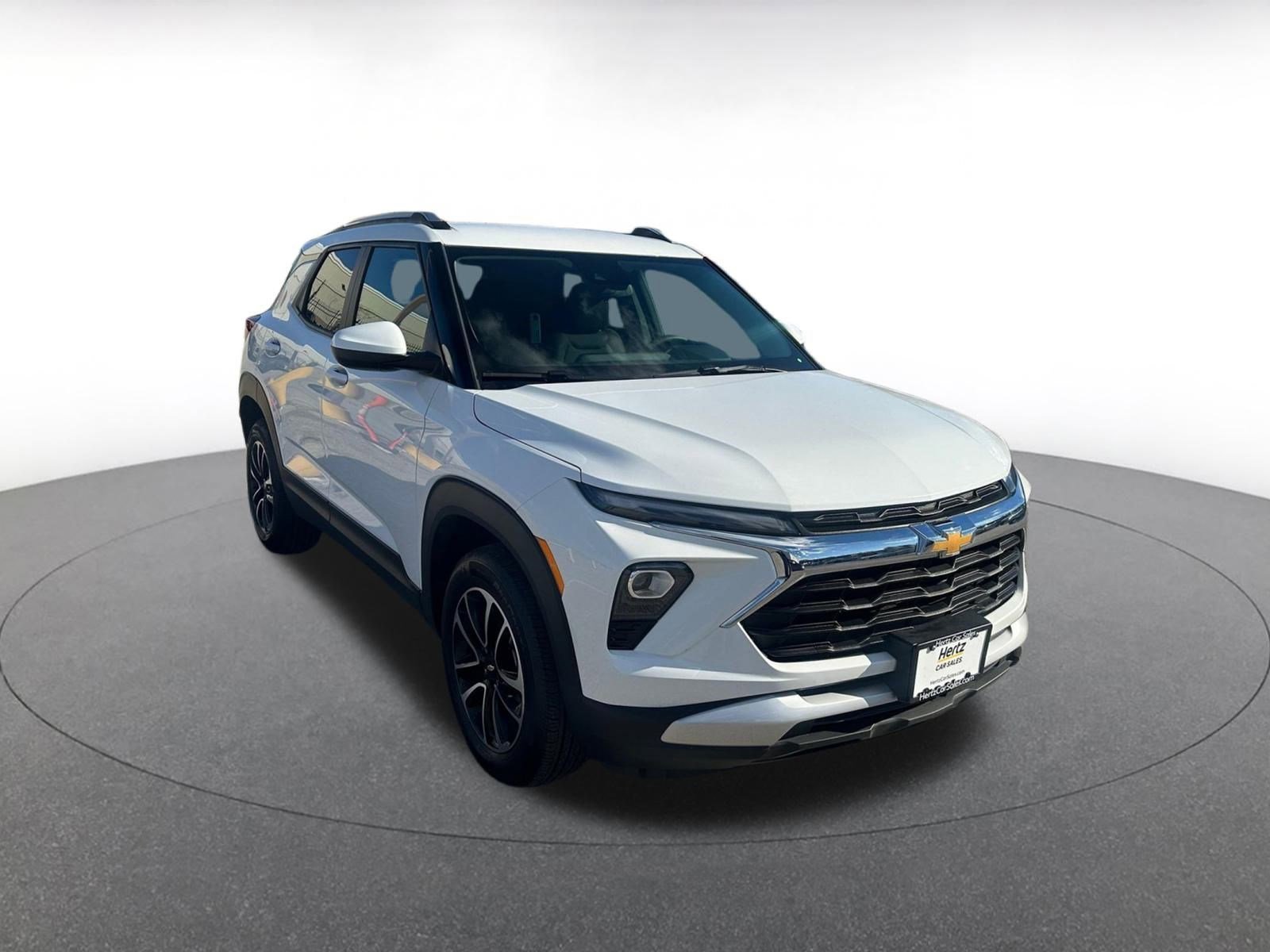 Used 2025 Chevrolet TrailBlazer LT w/ Driver Confidence Package image 1